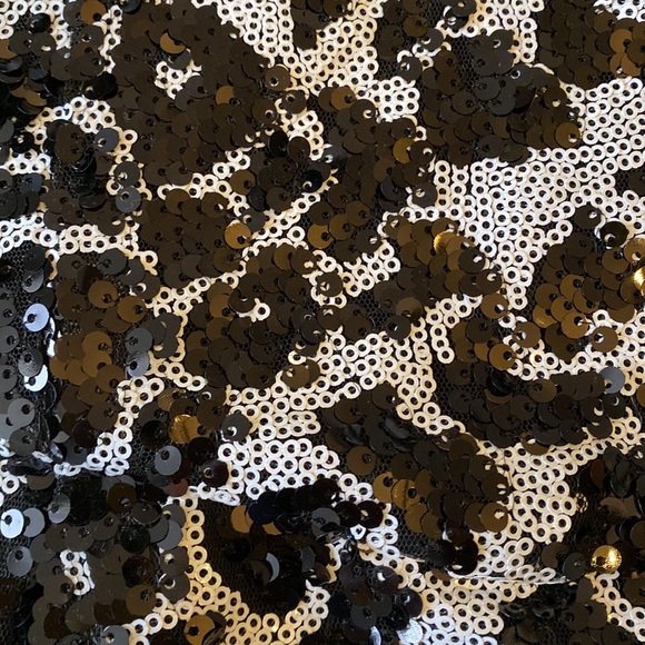 Guess sequin Strapless peplum Shirt. Color white and black size small - Picture 4 of 6